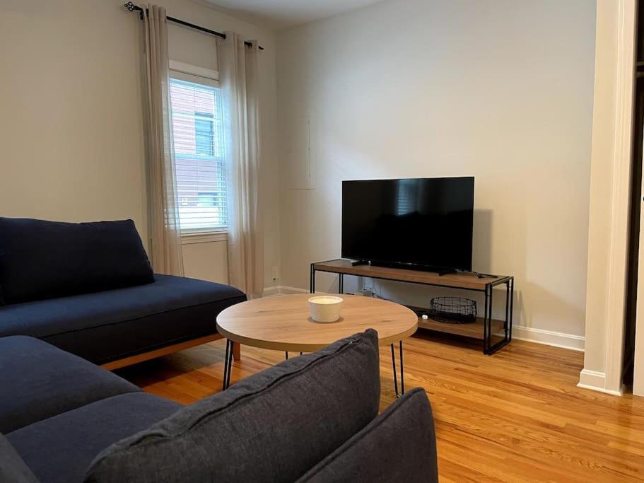 Lovely Two Bedroom Condo In South Boston Exterior foto